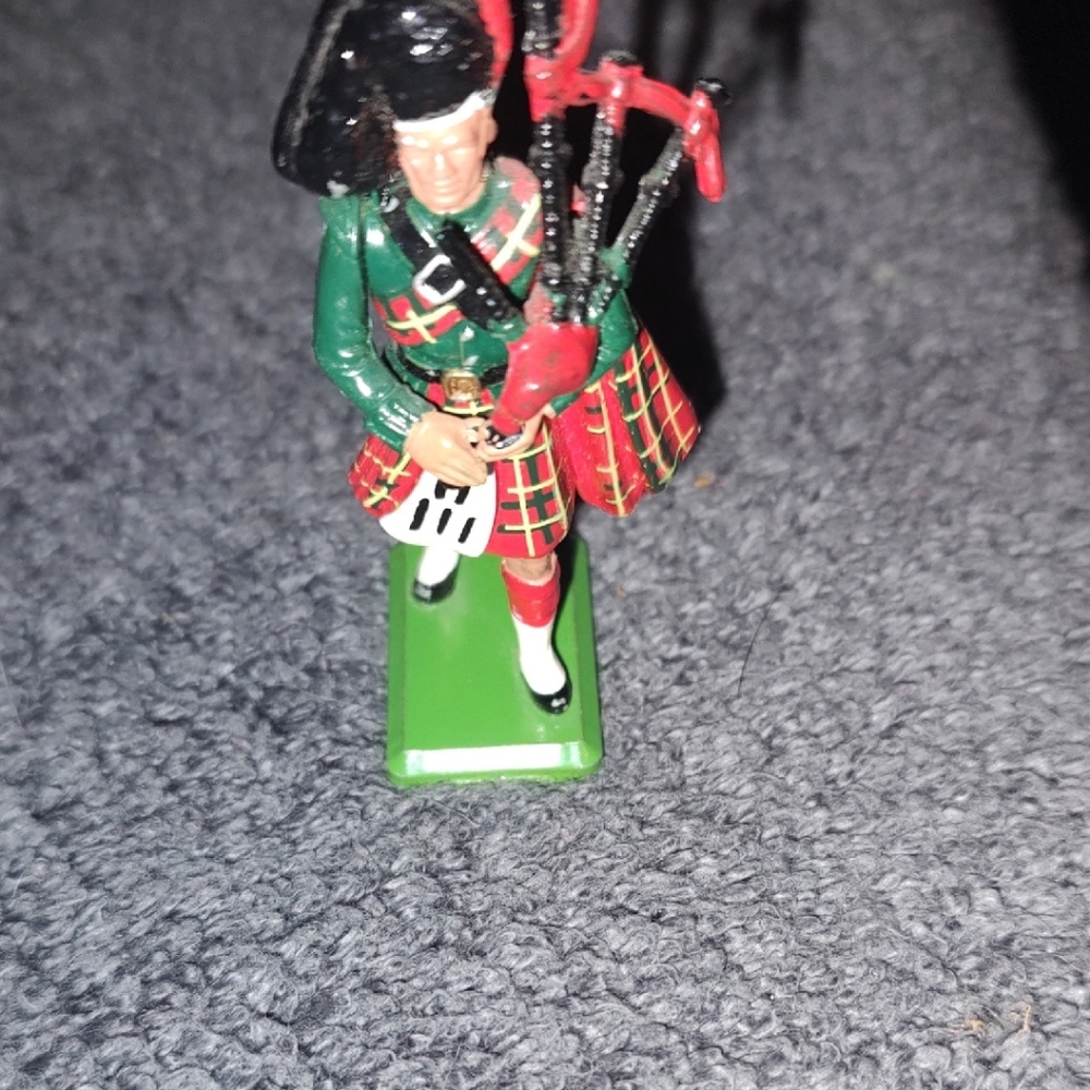Scottish Bagpiper Figurine